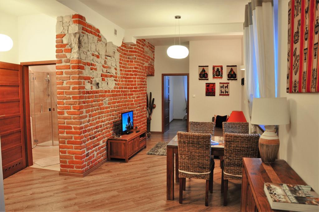 Apartment Numer 6 *