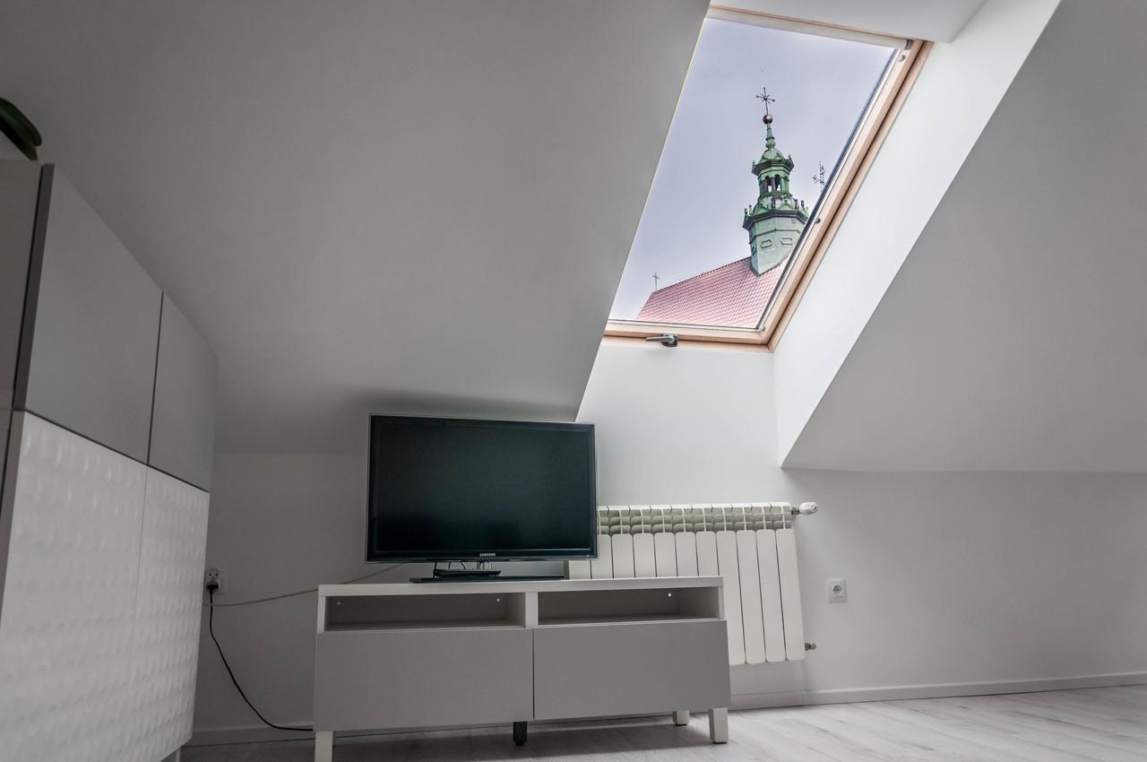 Apartment Numer 6 *