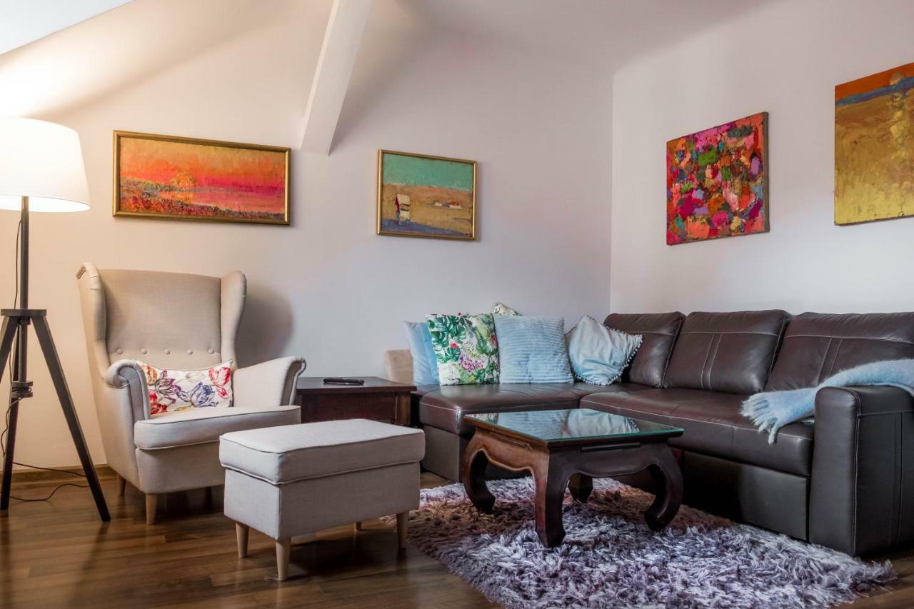 Numer 6 Apartment